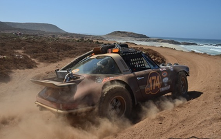 Illustration for article titled This Mud-Splattered 911 Targa Rally Car Is The Best Kind Of Porsche